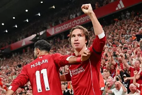 غياب صلاح يفتح الباب أمام كييزا لأول مشاركة أساسية مع ليفربول هذا الموسم